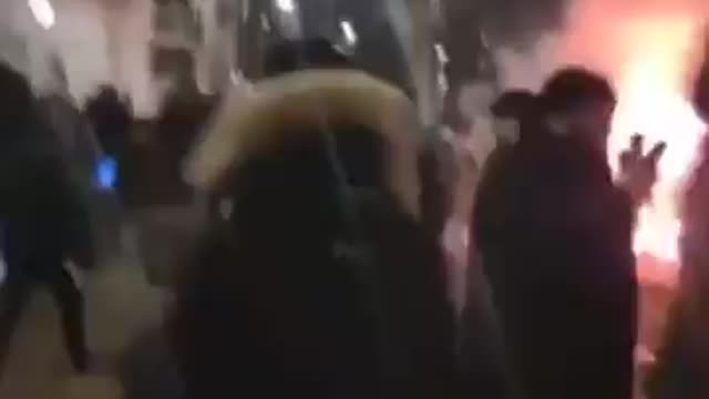Antifa ? Or angry people ...unclear