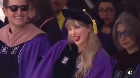 Taylor swift graduation announcement