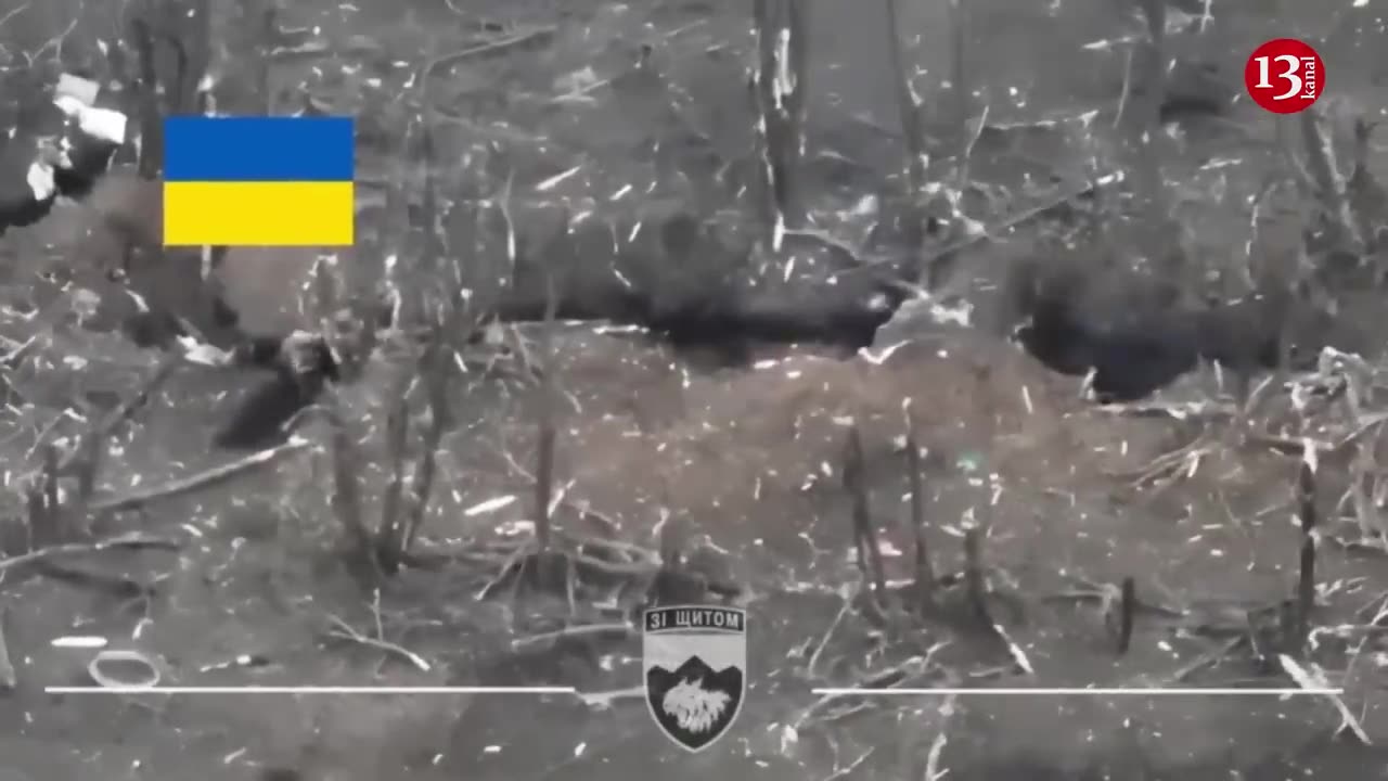 Dismounting armored vehicle, Ukrainian fighters attacked Russian trench - Combat footage