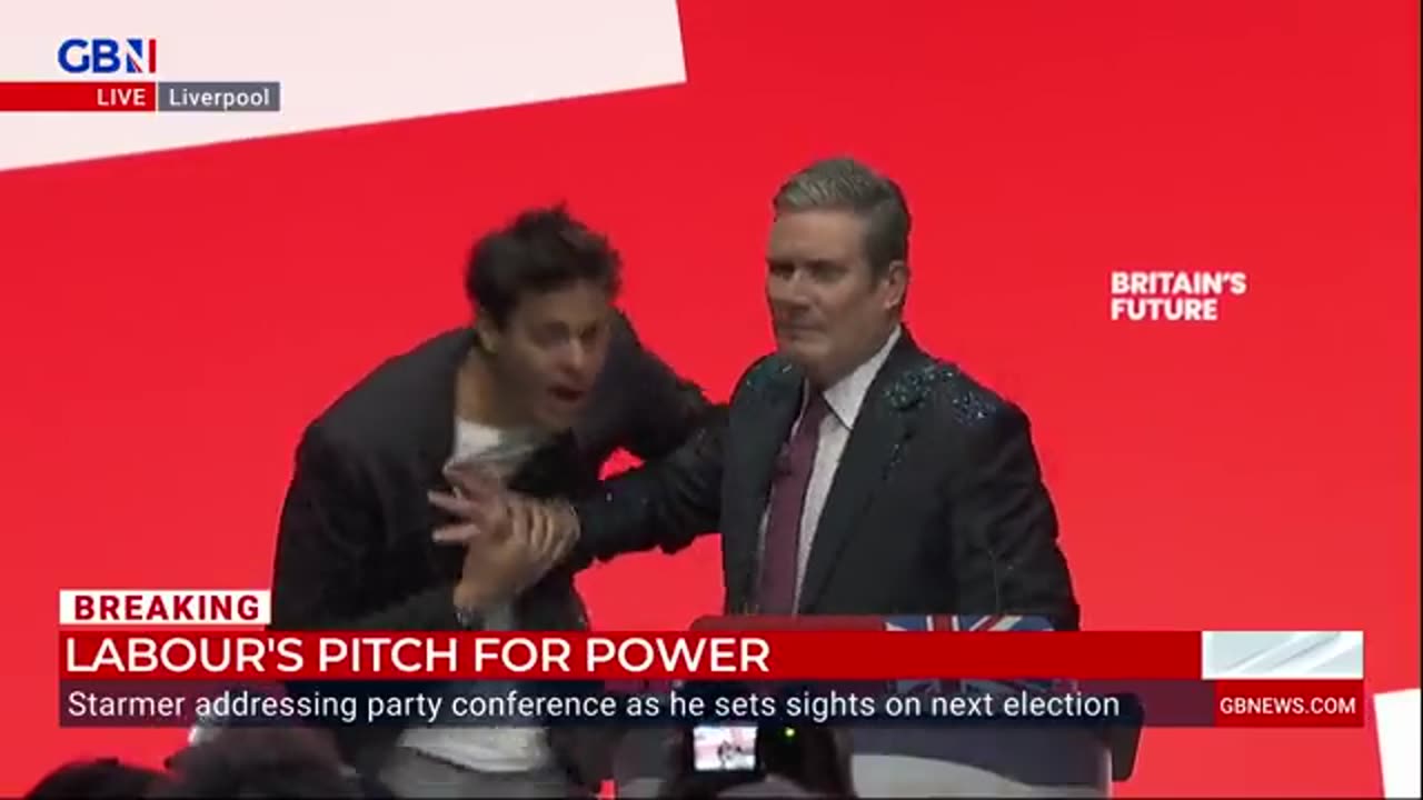 UK opposition and labor leader Keir Starmer gets 'hijacked' on stage!😁