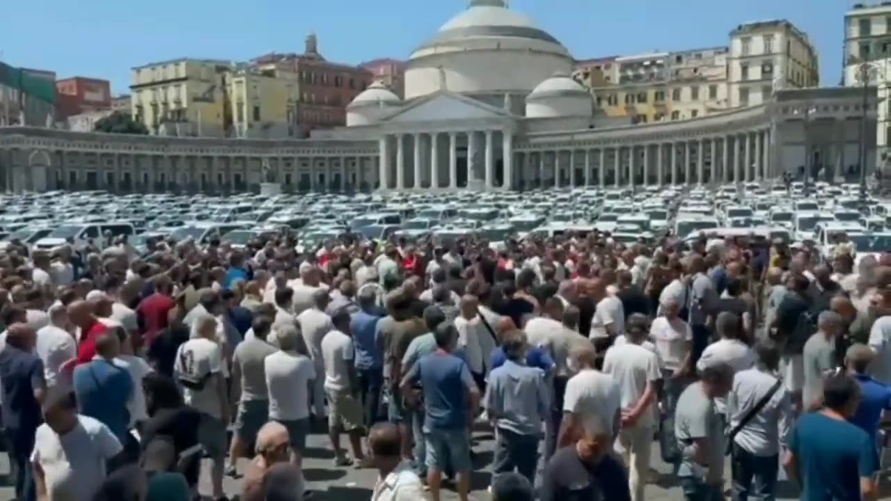 Italian taxi drivers rise up and besiege parliament in Rome after the