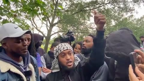 Godlogic Schooled muslims at Speakers corner fanboy#speakerscorner #debate #dawa