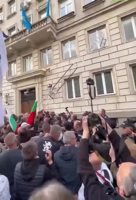 Bulgaria Sofia mass Protest against Nato moving Bulgaria into War with Russia