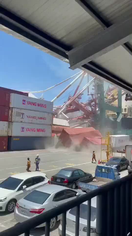 Someone's Amazon package gonna be late