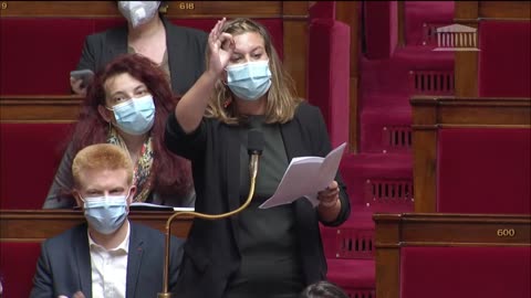 En pleine Assemblée, Mathilde Panot fustige la macronie