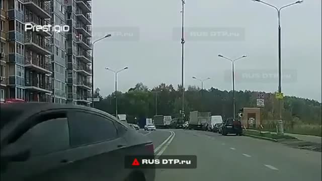 Stupid driving mistakes 743 (October 2022 English subtitles)