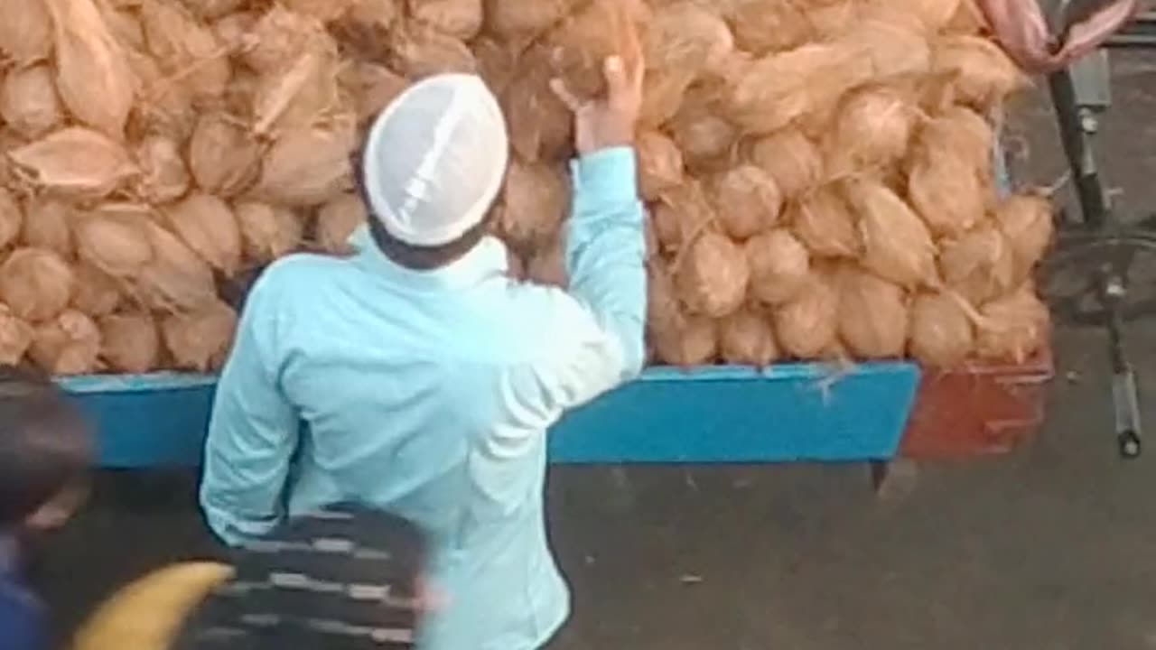 Coconut selling।। Street Food।। Bangladesh।।