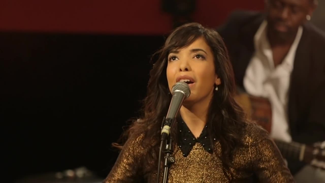 Indila - S.O.S. (Live - Paris)