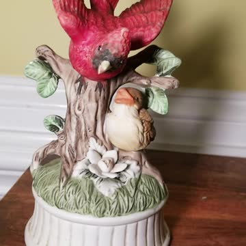 Red Cardinal Music Box, Musical Figurine Raindrops Keep Falling on my Head