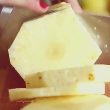 How to Cut and Eat a Pineapple 🍍