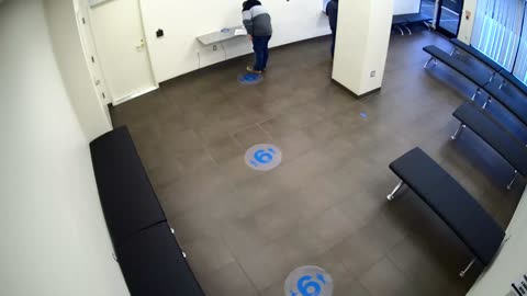 8030FCOB01128BadgingWaitingArea_2021-01-06_09h20min00s763ms.mp4