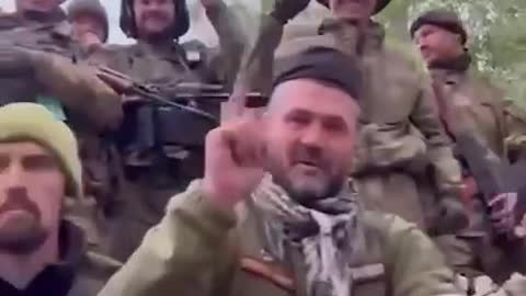 🇷🇺 🇺🇦 soldiers of the Chechen special forces showed weapons they captured from only one front