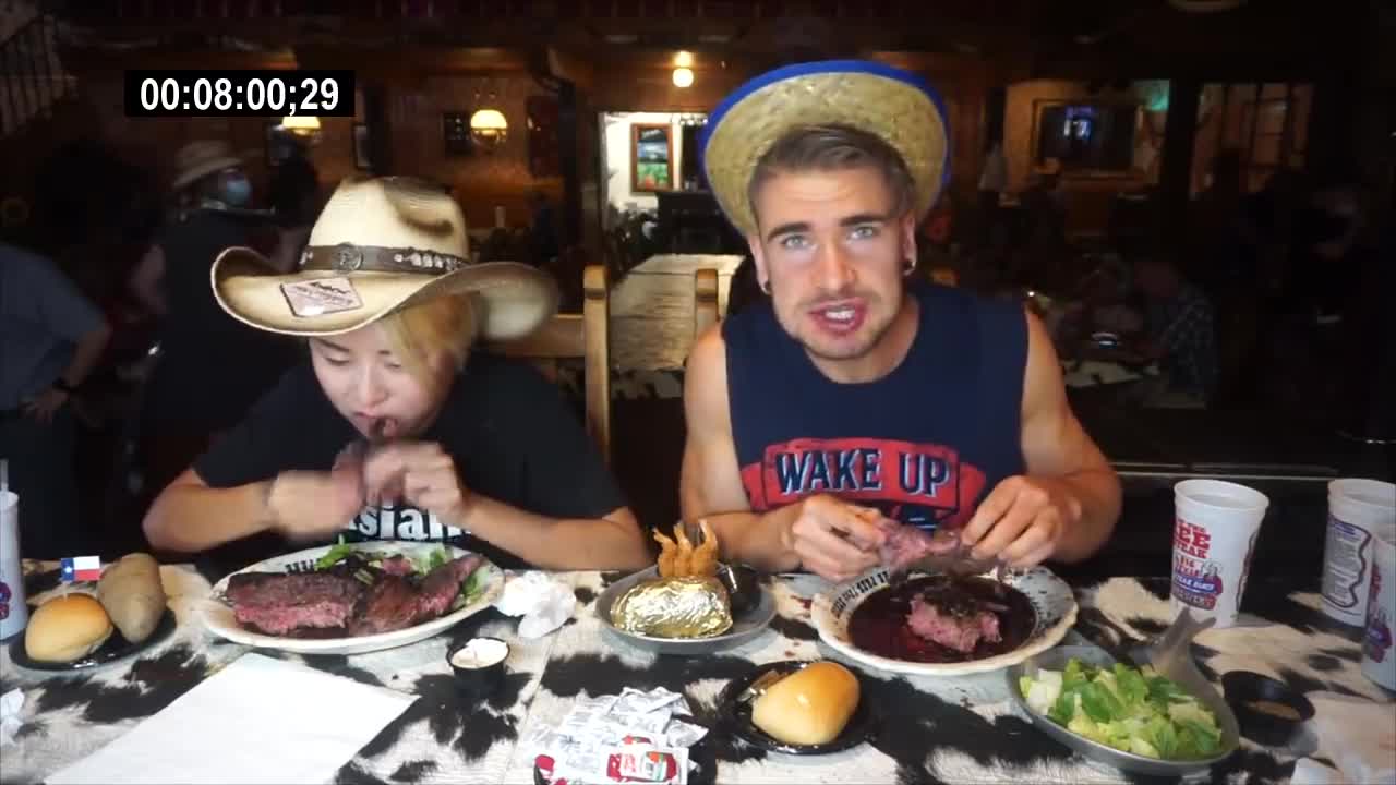 WORLD FAMOUS 72OZ BIG TEXAN STEAK CHALLENGE Legendary Food Challenge Man Vs Food Texas!