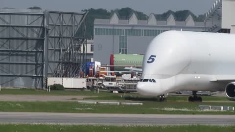 Airbus Beluga landing and takeoff at Finkenwerder, EDHI-10