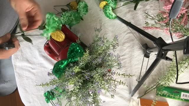 How I Decorated my Farmhouse Truck for St Patricks Da