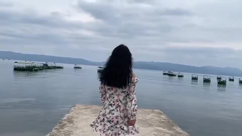 The girl who blows the sea breeze