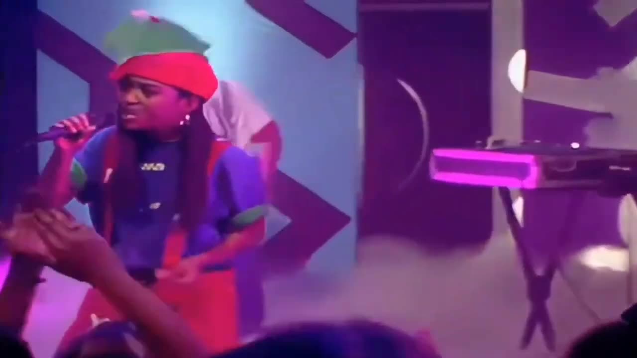 TLC - Ain’t 2 Proud 2 Beg (Live) [Video]