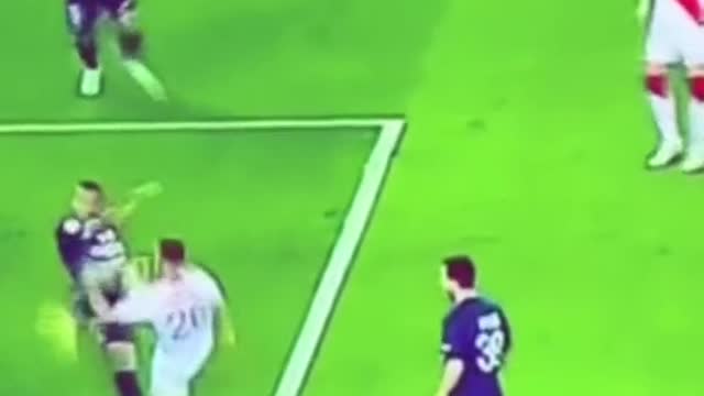 Messi laugh at Ramos !!!