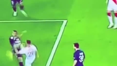 Messi laugh at Ramos !!!