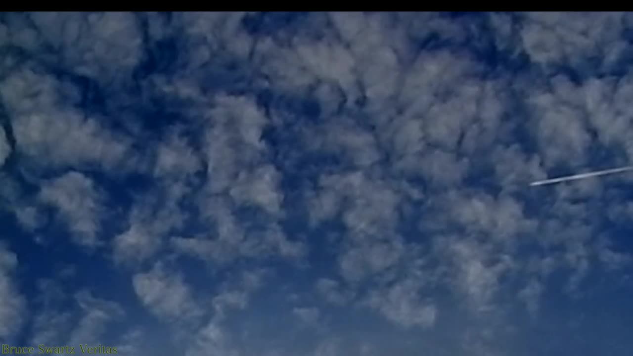 Fast Moving ufo's Chemtrail Madness & Debris Entry too fast to be Planes