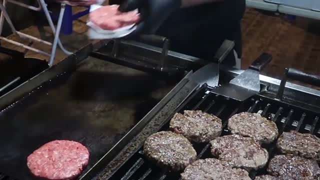 KL Foodie Must try Grilled Burger in KL!