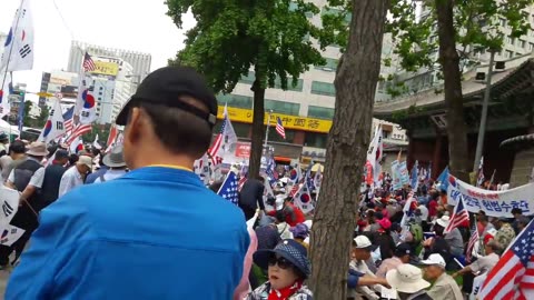 20180609_V3_S03(A7yCJwleKgQ)_ 나라가 망해가고 있구먼_ 귀족노조의 시위를 보고 한탄하는 근로자와 노골적으로 태극기 집회를 공격하는 분탕자