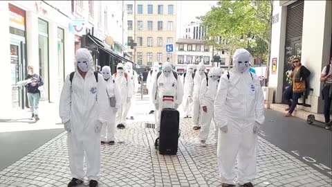 Les Masques BLancs Lyon Ecole des Larmes rue de Croix Rousse 25 Sept 2021