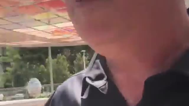 גדעון סער חשב שיגיע לרמת אביב גימל ורק ילטפו אותו...