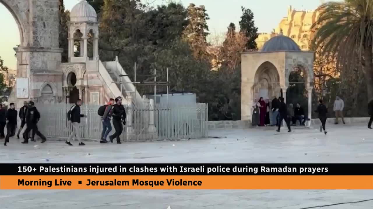 Palestinians clash with Israeli police in Jerusalem