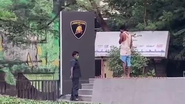 क्या हुआ जब एक भिखारी Lamborghini खरीदने पहुंचा #Shorts