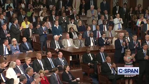 🇺🇸 Rashida Tlaib Holds "War Criminal" Sign During Netanyahu's Congress Address