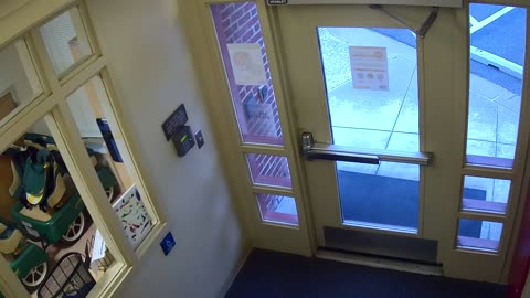 1601SDCB01FrontEntrance_2021-01-05_16h00min03s177ms.mp4