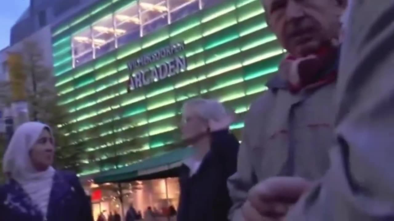 The German woman has had enough to the gazebo that promotes Koran in Germany