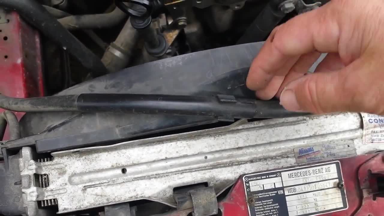 Mercedes W124 300D - How to remove, replace the cooling fan clutch DIY tutorial