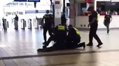 Australia - police enforcing Covidian apartheid slam a man to the ground