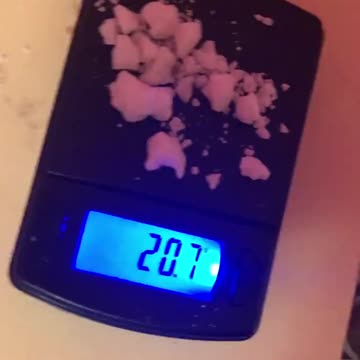 Hunter Biden Weighing his Crack