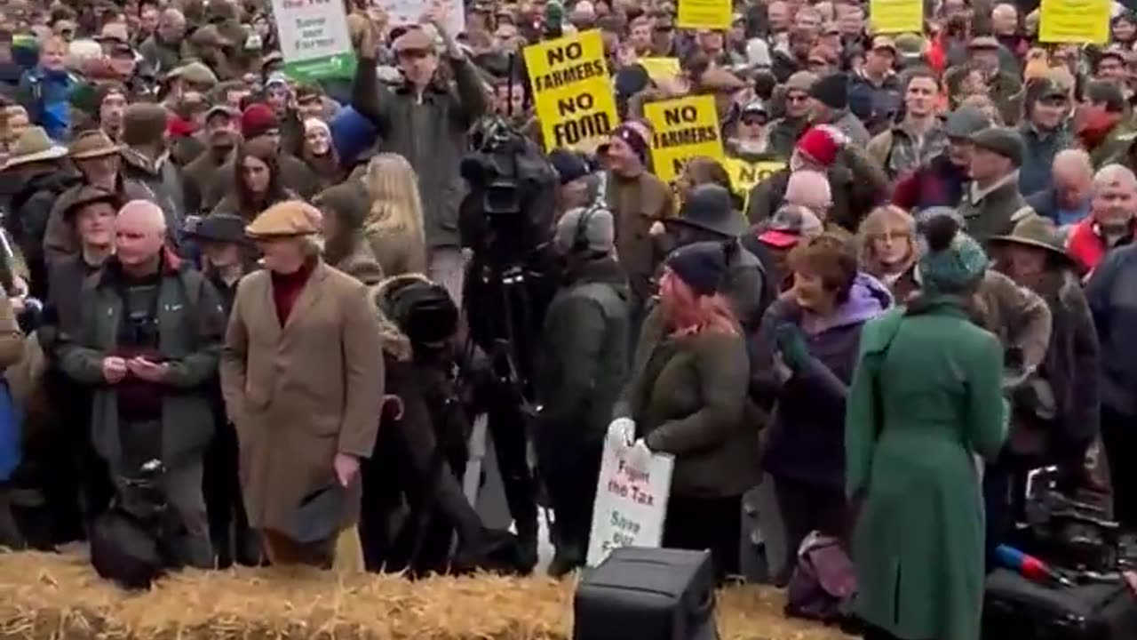 🚜SCENES FROM OUTSIDE DOWNING STREET NO FARMERS. NO FOOD.