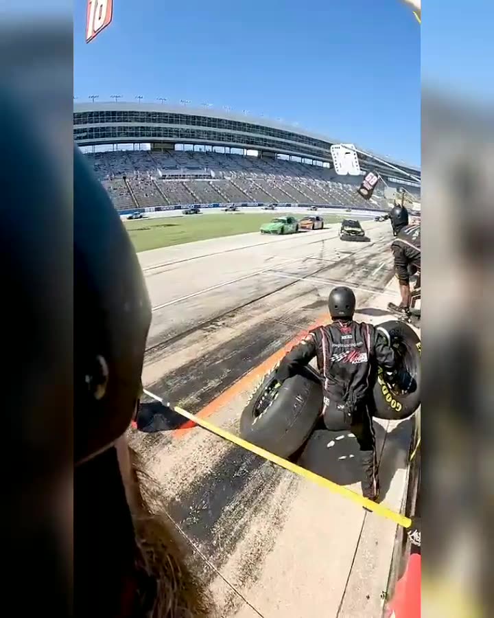 Racing cars firstly change materials 😅