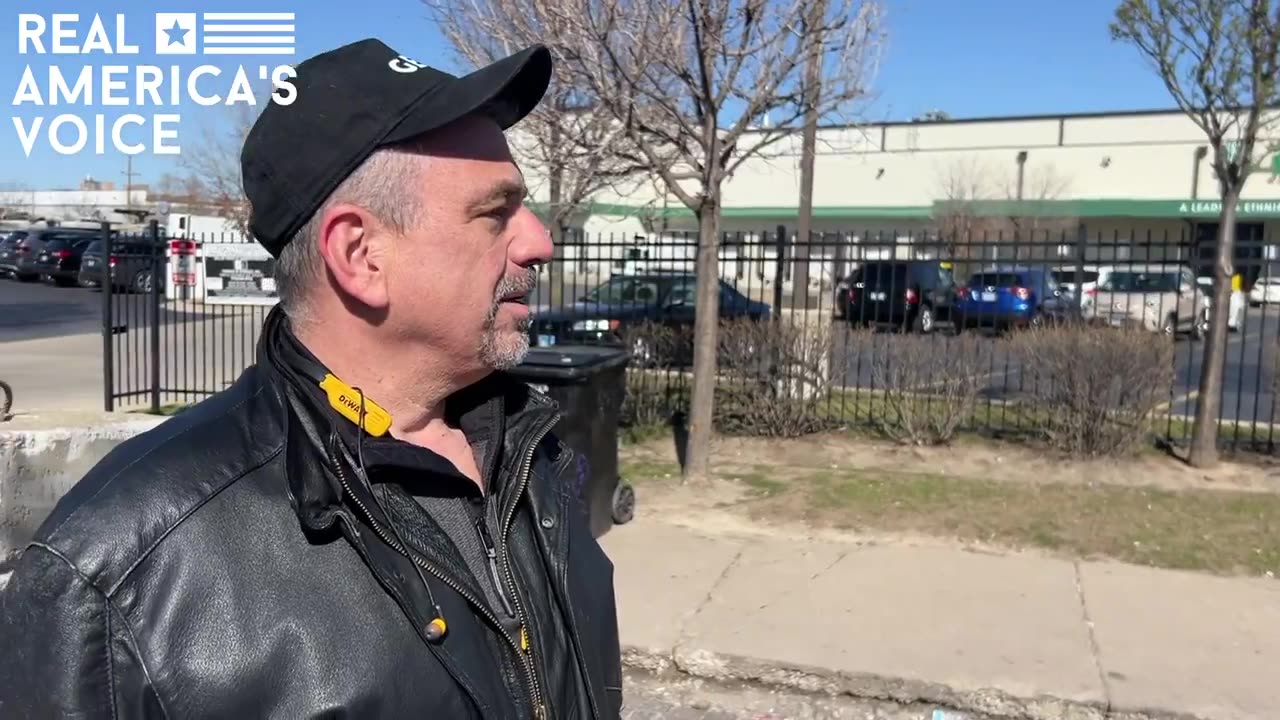 Ben Bergquam He confronts Illegal Alien drug dealing gangbangers outside a Chicago migrant shelter,