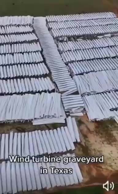 ❌ Discarica di turbine eoliche in Texas. Una turbina eolica ..
