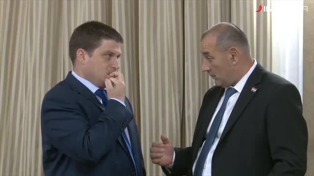 Butković grize nokte i šnjofa prste