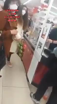 Mascherine al supermercato