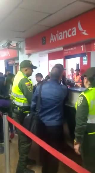 El escándalo de Dario Gómez tras ser detenido y sacado del aeropuerto de Pereira