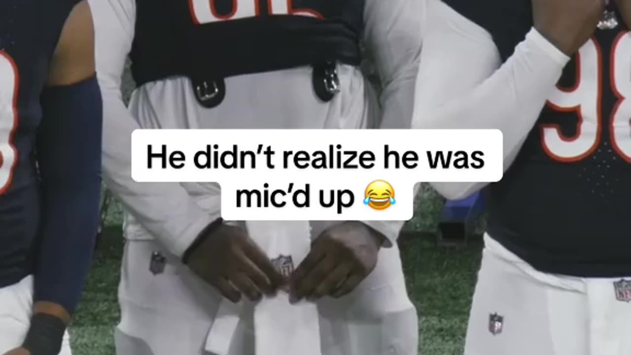 His reaction at the end 😭 (via @chicagobears) #nfl #chicagobears #micdup