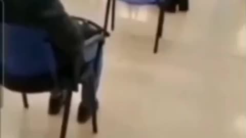 עוד קורבן של פייזר הפעם במתחם חיסונים באיטליה