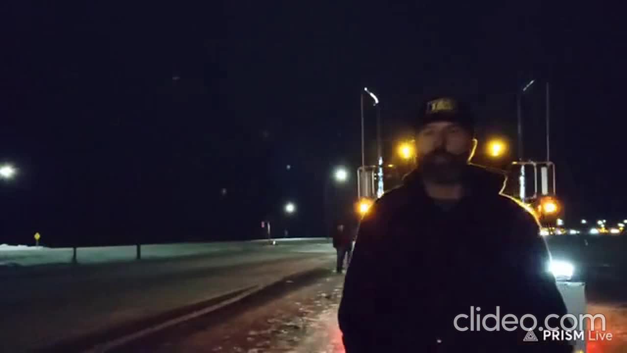 Canadian Truckers Take A Stand - LIVE From MB/US Border With Convoy Against Mandates