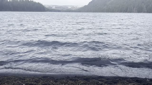 Let the Gentle Sound of Crashing Waves Lull You To Sleep – Suttle Lake – Central Oregon – 4K