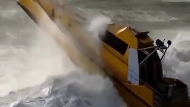 If A Ship is strong, the ocean's tides do not bother it