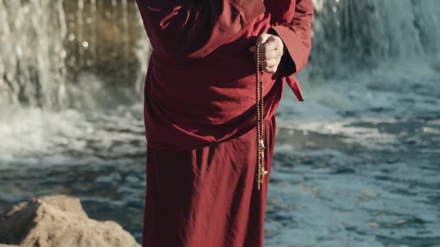 MONK PRAYING OUTDOORS | WEALTH MANIFESTATION