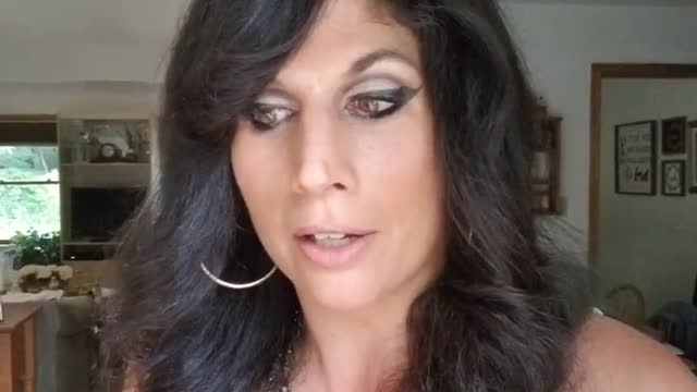 Amanda Grace Talks ...A Friendly Call To Prime Minister Trudeau About His Eyebrows